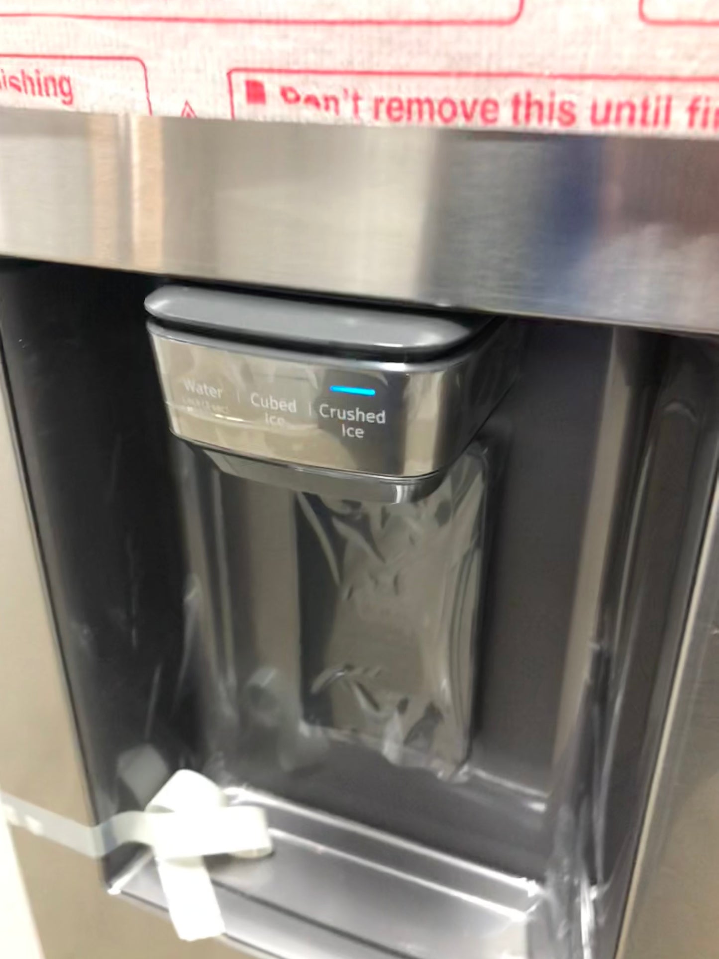 **Scratch and Dent** Samsung 27.8 cu ft French Door Refrigerator w/ Ice Maker, Water & Ice Dispenser