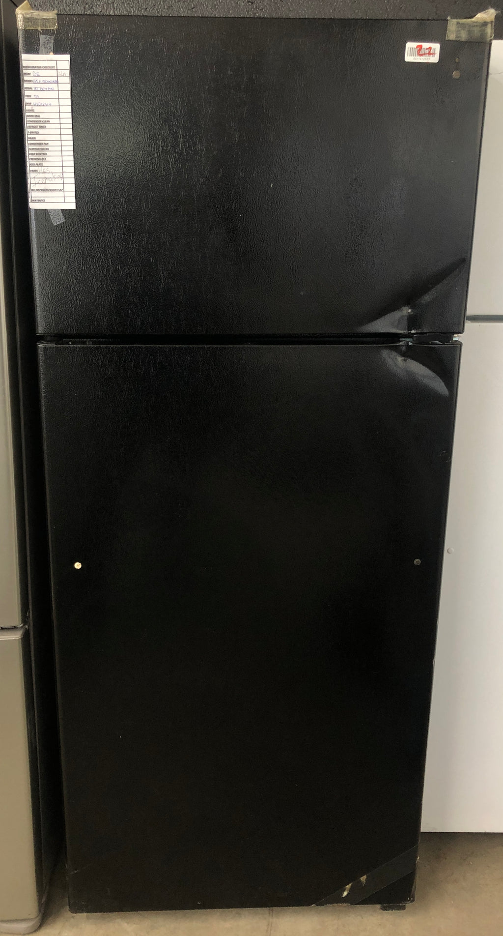 **Scratch and Dent** GE 17.5 cu ft Top Mount Refrigerator