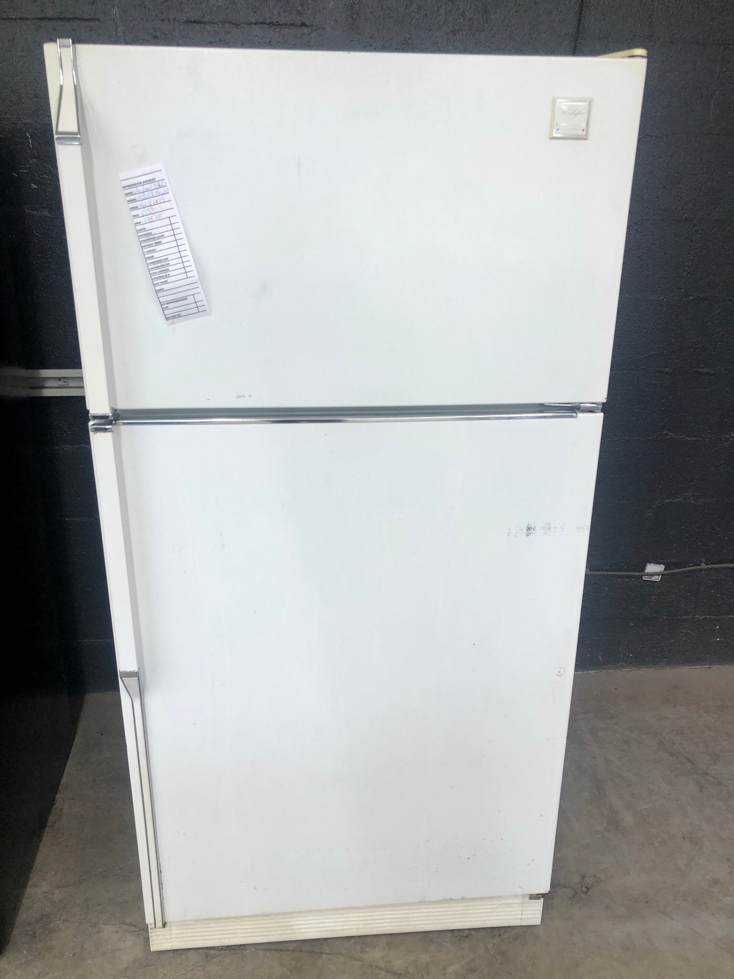 Whirlpool White Top And Bottom Refrigerator