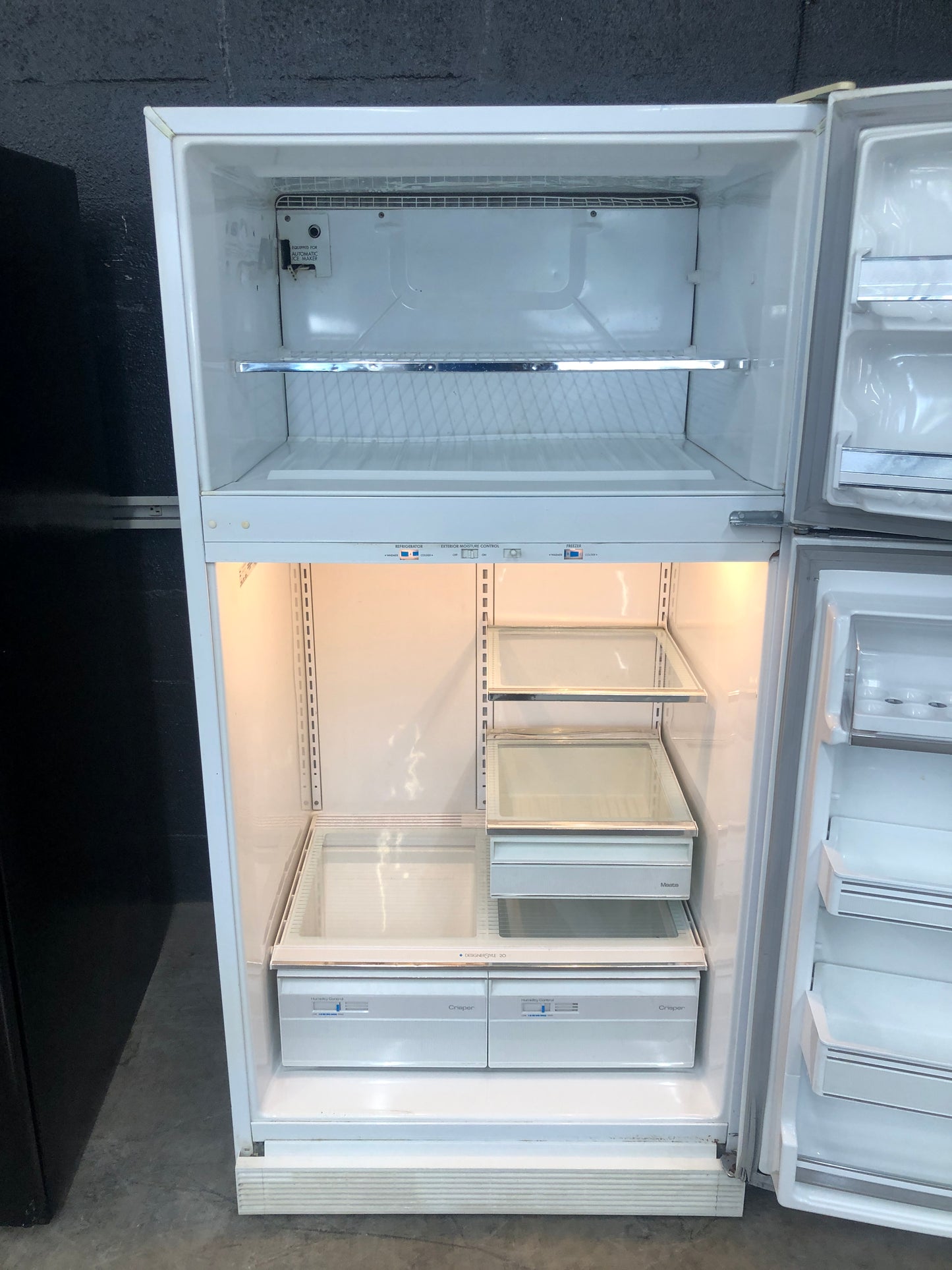 Whirlpool White Top And Bottom Refrigerator